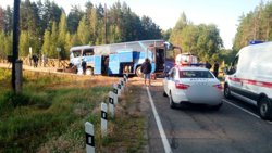 В Ленобласти автобус с туристами столкнулся с грузовым составом