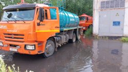 Коммунальные службы Кургана устраняют последствия ливня