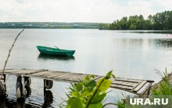 Здание с пирсом находится на первой береговой линии