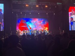 В Ледовом дворце в Сургуте проходит праздник для выпускников