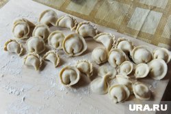 Мэр Тазовского района принял участие в мастер-классе по лепке пельменей 