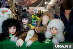 За шапки из натурального меха продавцы просят около шести тысяч рублей
