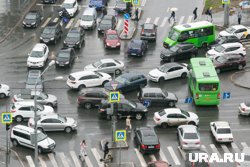 Кроме отключенного светофора причиной пробки могут быть два ДТП