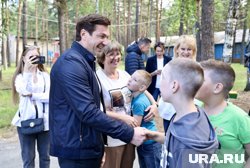 Лошкин посетил детские лагеря Челябинска и пообщался с детьми 
