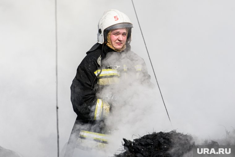 На месте ЧП работают 17 огнеборцев