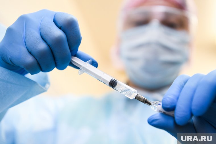 Жители Тюменской области продолжают проходить вакцинацию от гриппа