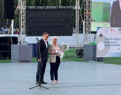 Губернатор поздравил всех жителей Металлургического района, отметив лучших сотрудников ЧМК