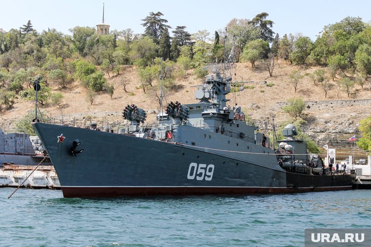 По словам Развожаева, российский флот и системы ПВО уничтожили более 50 украинских БПЛА на подлете к Севастополю