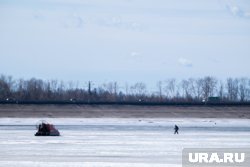 При провале под лед необходимо пытаться выбраться самостоятельно