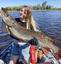 Сургутянка провела два дня на рыбалке, чтобы побить рекорд в улове