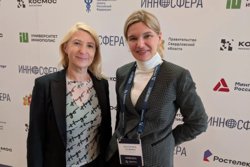 Екатерина Куземка (справа) отметила, что «КОСМОС» будет развивать партнерство и с «Иннополисом»