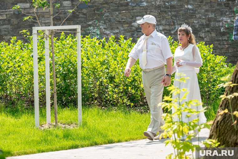 Выплаты можно получить на юбилей после 50 лет брака