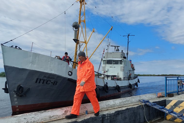 К производственному пирсу салехардского рыбокомбината доставили 25 тонн рыбы-сырца