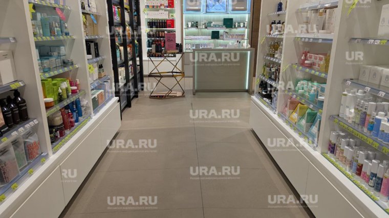 В отделе люксового ухода вздулся пол