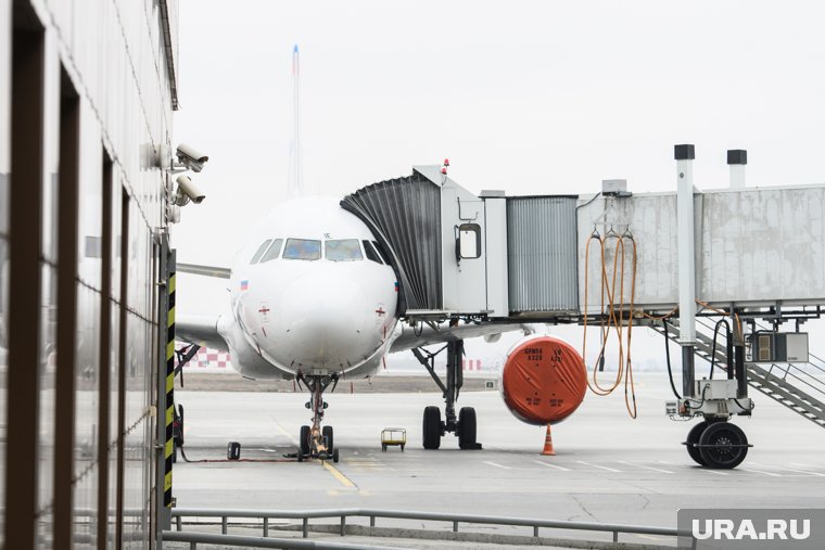 Пассажирский самолет DHC-8 вернулся в Сахалин после взлета 