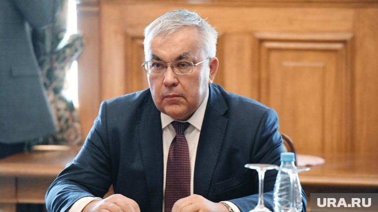 Вершинин начал работать дипломатом с 1976 года