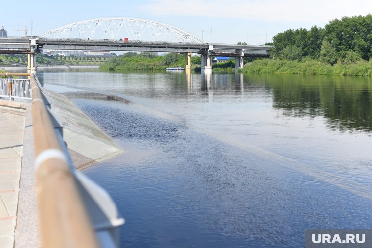 В районе городской набережной в Тюмени утонул мужчина