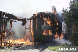 Мужчина поджег дом, где спал его парализованный отец