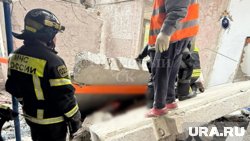 МЧС работают на месте завалов в школе в Москве