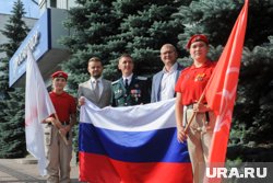 Триколор торжественно подняли у здания Росавтодора