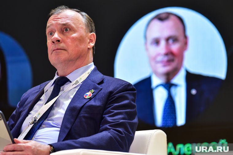 Алексей Орлов призвал дать волонтерам все условия, чтобы они могли нормально работать