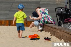 Родителям детей при играх в песке необходимо соблюдать правила безопасности