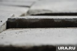 Дождь повредил покрытие дорожки