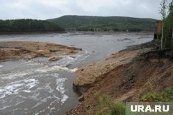 Река Пяку-Пур прорвала дамбу и угрожает затопить Тарко-Сале