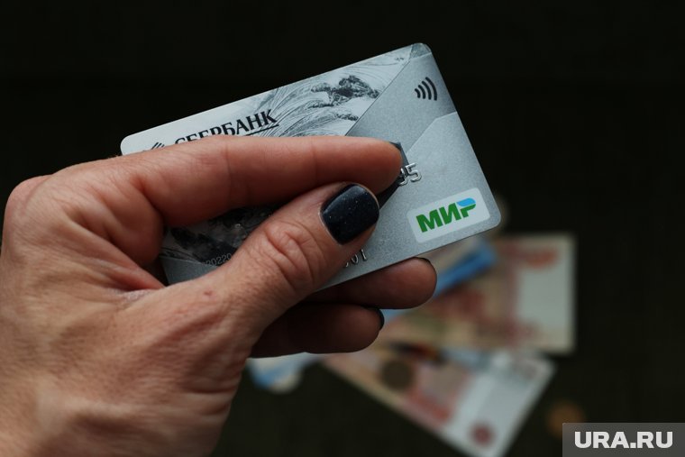 История показывает, что валюта на счету в банке может оказаться временно заморожена