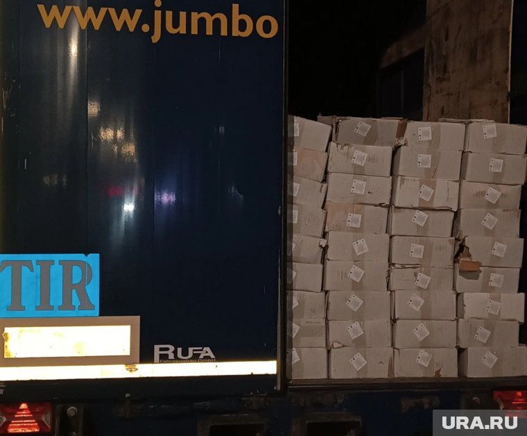 На границе пришлось развернуть две партии зарубежных ягод и фруктов 