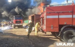 Огнем объяты здание цеха и металлический ангар