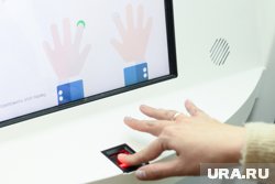 При оформлении загранпаспорта используют биометрию, в том числе отпечатки пальцев
