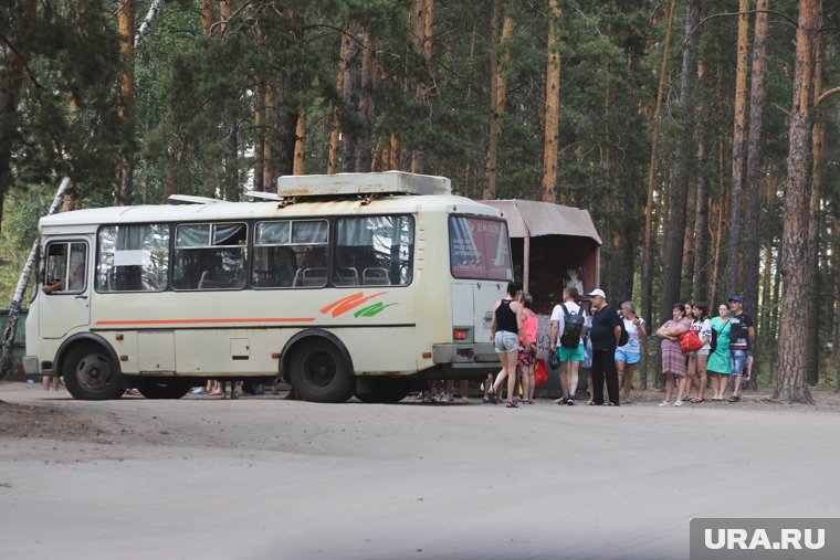 Автобус до главного пляжа Кургана прекратил работу