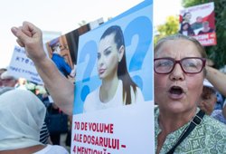 Полиция задерживает митингующих, выступающих за освобождение Гуцул