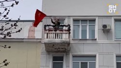 Житель Хабаровска воссоздал снимок «Знамя над Рейхстагом»