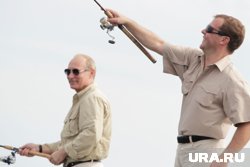 16 августа 2011 года Владимир Путин и Дмитрий Медведев (слева направо) вместе рыбачили на Волге