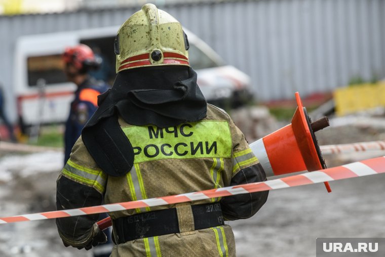 На месте происшествия работают экстренные службы 