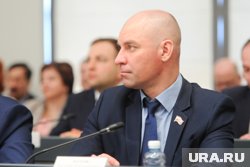 Депутат Ботов наградил трех тружениц тыла 