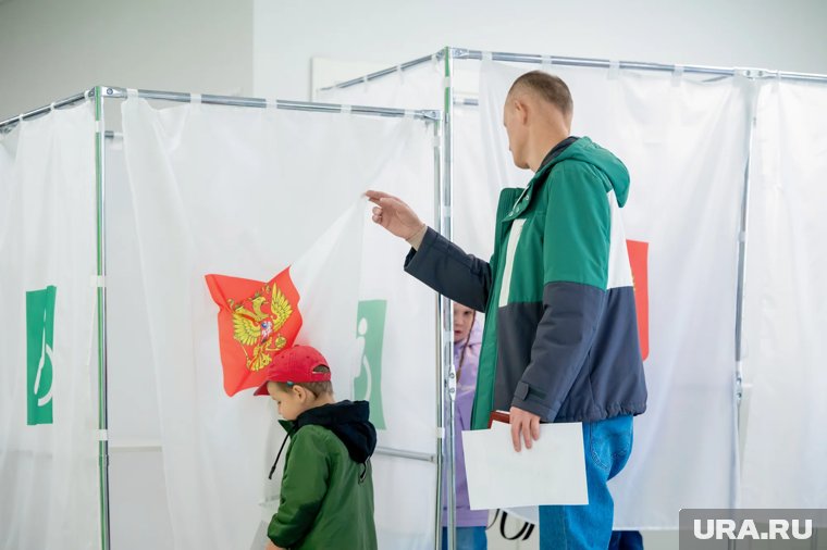 Пермяки приходят на избирательные участки семьями