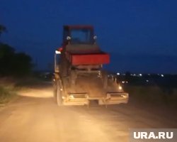 Трактор, за рулем которого был ребенок, наряд ДПС заметил поздним вечером