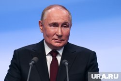 Недавно галве РФ Владимиру Путину бойцы передали копию своего боевого знамени