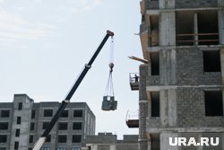 На строителя упала грузоподъемная люлька