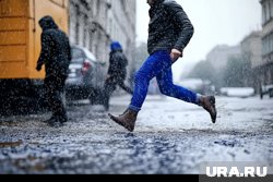 Людей, которые замерзли или чувствовали недомогание, эвакуировали, заявил один из участников забега