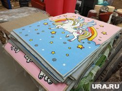 В магазине встречаются даже детские ковры