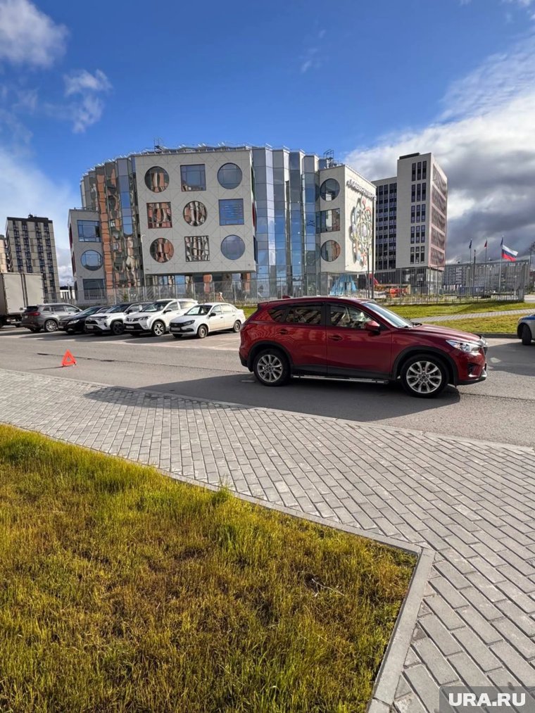 ДТП в микрорайоне Славянский города Новый Уренгой 