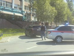 В Ханты-Мансийске перекрыли движение из-за сообщений о минировании в торговых центрах