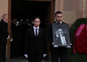 В Москве прощаются с режиссером Тиграном Кеосаяном. Онлайн-трансляция