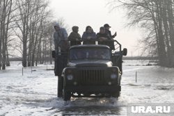 Во время весенних паводков трассу пришлось частично перекрыть для укрепления дамб