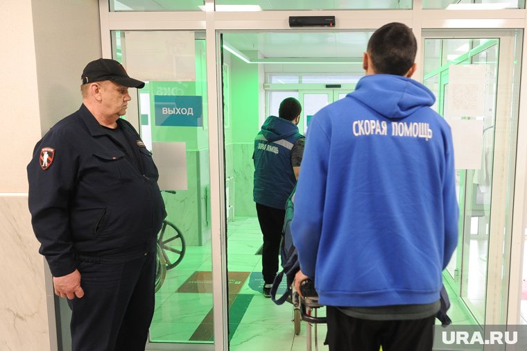 До приезда «Скорой помощи» приставы помогали эпилептику