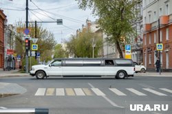 Лимузины медленно выходят из моды, но на выпускной их все еще заказывают 